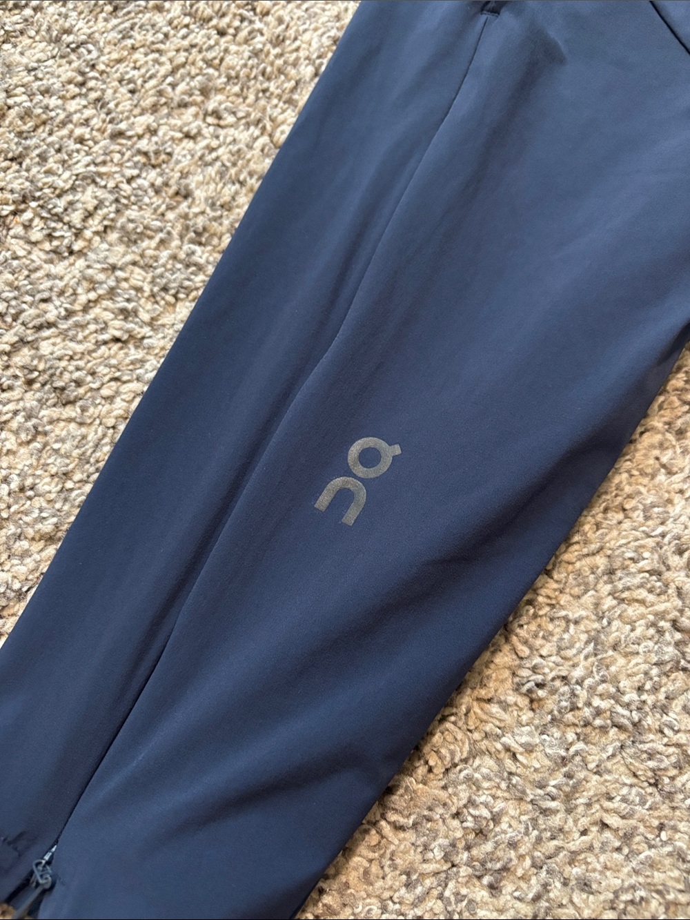 On Clouds Lightweight Pants size XS - Picture 6 of 8